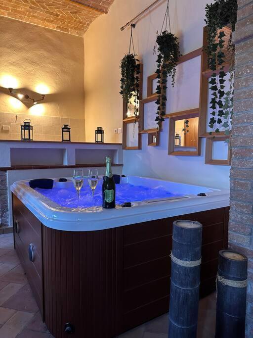 Relax Nella Jacuzzi In Toscana Colle Val D'Elsa Exteriör bild
